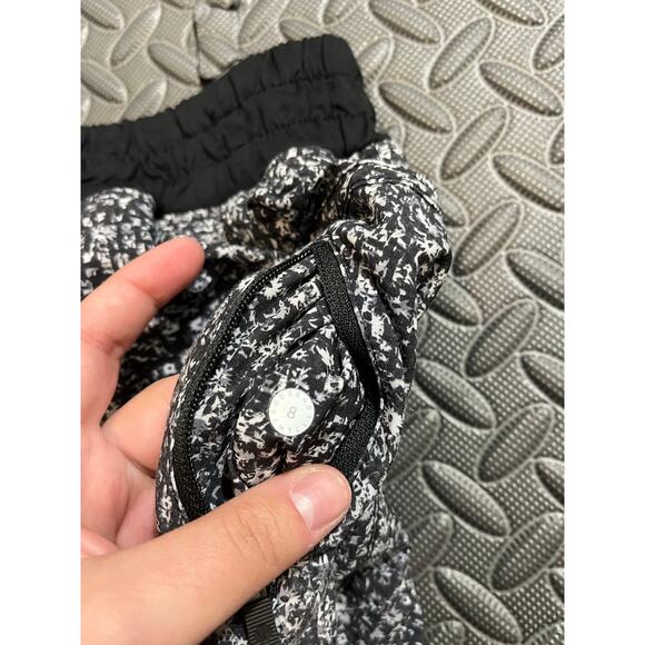 Lululemon Womens Tracker Low-Rise Lined Short 4" Floral Print Size 8 Athletic - Picture 4 of 8